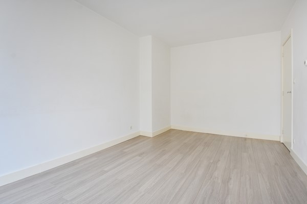 Medium property photo - Linnaeusstraat 142, 2522 GW Den Haag